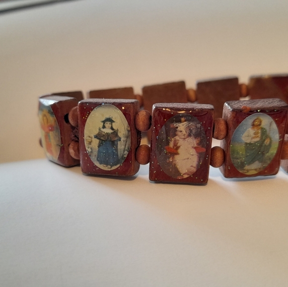 Wooden Braceket With Religious Images - Picture 2 of 7